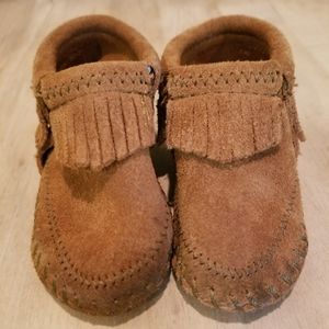 Minnetonka Baby Shoes size 2